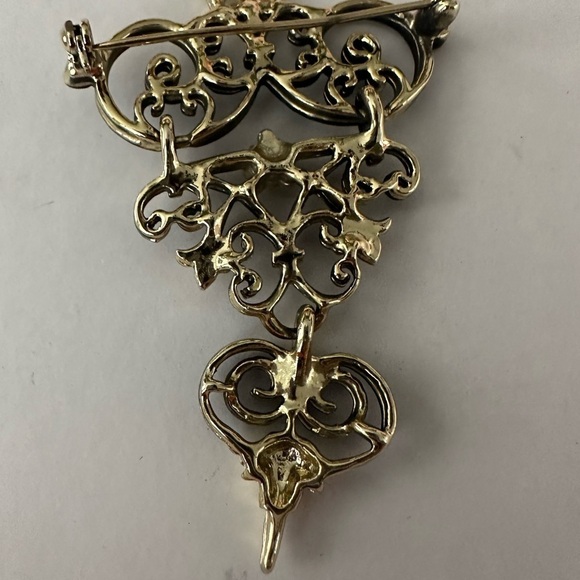 Vintage Art Nouveau Black & Gold Heart Brooch Floral Swirl Design - Picture 4 of 4